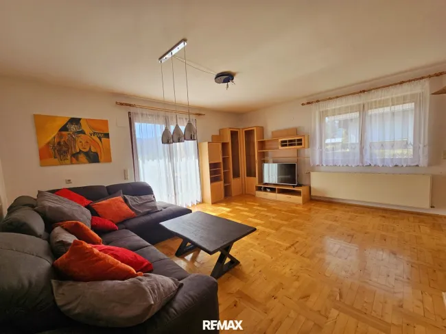 Wohnzimmer mit Ausgang Terrasse