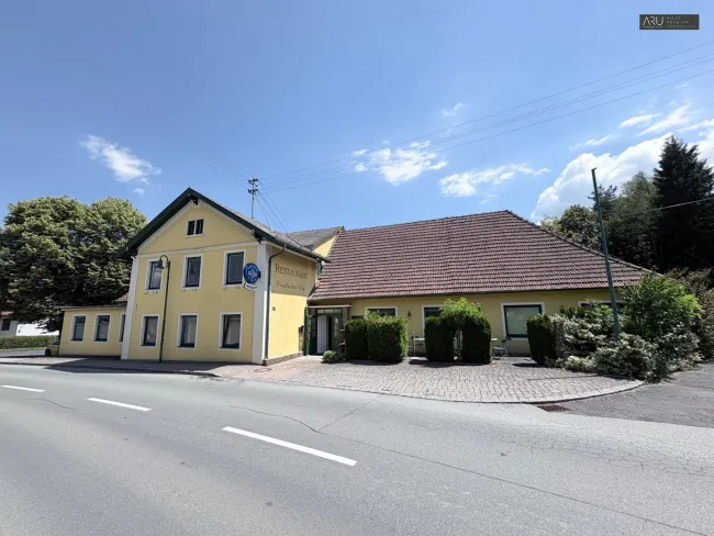 Traditionsreicher Gasthof mit Wohnbereich und Nebengebäude - Titelbild