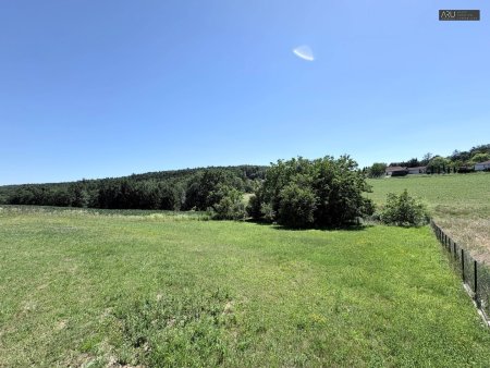 Großzügiges Grundstück mit bestehendem Rohbau in ruhiger Lage