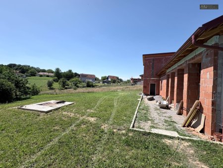 Großzügiges Grundstück mit bestehendem Rohbau in ruhiger Lage