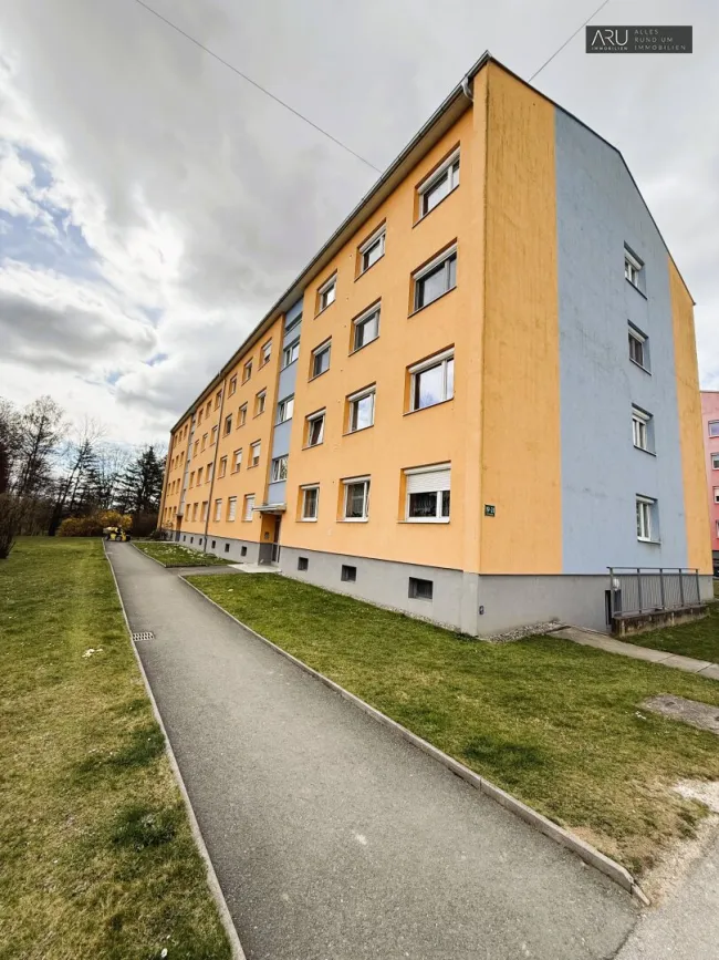 Großzügige und gepflegte 4-Zimmer-Wohnung mit Loggia in Hartberg - Titelbild