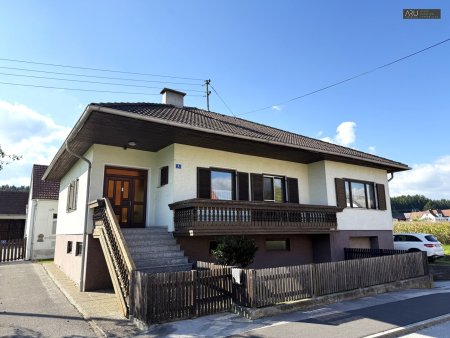 Großzügige Liegenschaft mit weitläufigem Grundstück und vielseitigem Entwicklungspotenzial