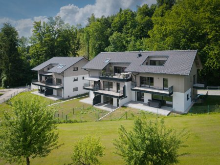 Traumhafte Penthousewohnung mit Attersee-Blick: Erstbezug mit Balkon und Terrasse!