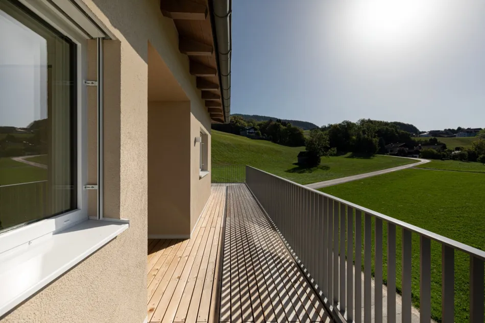 JETZT EINZIEHEN: Traumhafte Dachgeschosswohnung zwischen Irrsee und Mondsee mit XXL Terrasse - Bild