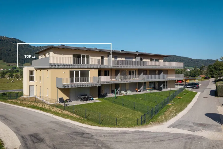 JETZT EINZIEHEN: Traumhafte Dachgeschosswohnung zwischen Irrsee und Mondsee mit XXL Terrasse - Titelbild