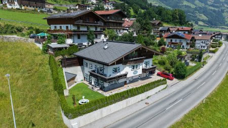 3-Zimmer-Wohnung mit 2 Bädern, Balkon und freiem Talblick in Hippach