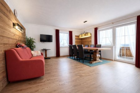 3-Zimmer-Wohnung mit 2 Bädern, Balkon und freiem Talblick in Hippach