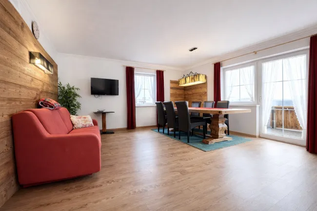 3-Zimmer-Wohnung mit 2 Bädern, Balkon und freiem Talblick in Hippach - Bild
