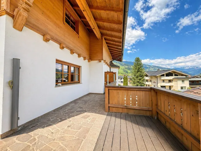 Wohnen wie im Haus: 5 Zimmer, Garten, Terrasse und flexible Nutzung auf zwei Ebenen - Bild