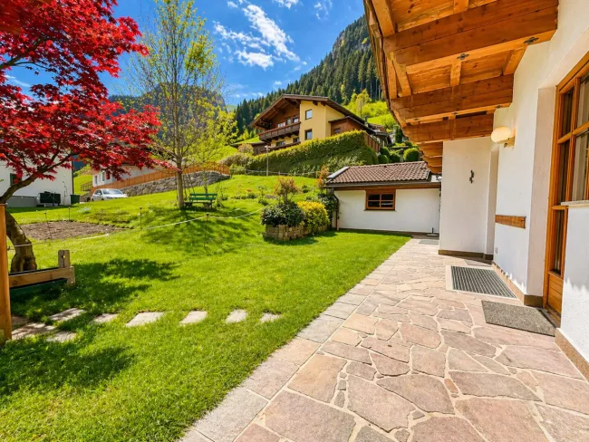 Wohnen wie im Haus: 5 Zimmer, Garten, Terrasse und flexible Nutzung auf zwei Ebenen - Bild