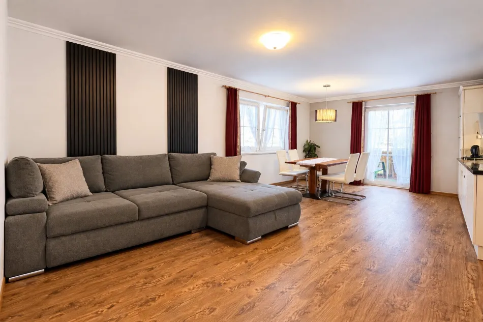 2-Zimmer-Wohnung mit Sonnenbalkon und freiem Bergblick - Bild