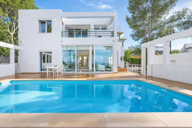 Exklusive Villa in erster Meereslinie mit Panoramablick über die Bucht von Palma – Bahia Grande, Llucmajor - Bild