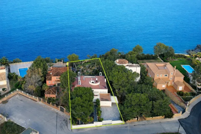 Exklusive Villa in erster Meereslinie mit Panoramablick über die Bucht von Palma – Bahia Grande, Llucmajor - Titelbild