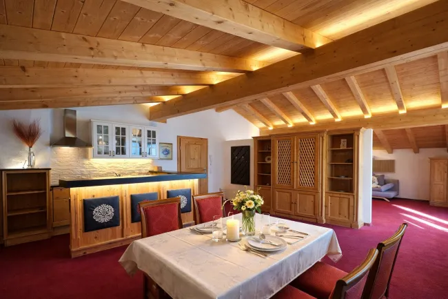 Penthouse-Wohnung mit Ausbaupotenzial in unverbaubarer Sonnenlage von Hippach - Bild