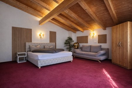 Penthouse-Wohnung mit Ausbaupotenzial in unverbaubarer Sonnenlage von Hippach