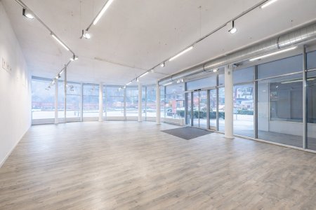 Großzügiges Geschäftslokal mit Panoramafront in Mayrhofen Mitte