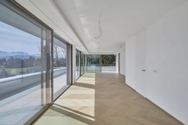 NEUER PREIS! € 1,990 Mio. statt € 2,367 - Grandiose Perspektive auf See & Gipfel in exklusiver Villengegend; Provisionsfrei! - Bild