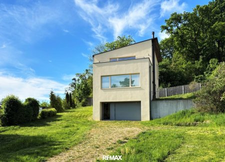 Rückzugsort im Grünen nahe Korneuburg – modernes, hochwertiges Wohnhaus mit großem Garten