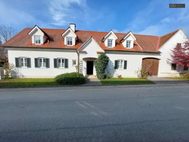 **Schöner Vierkanthof in guter Lage ausbaufähig** - Bild