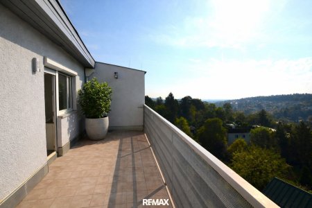 Traumhafter Fernblick ins Grüne: DG-Wohnung mit 3 Terrassen