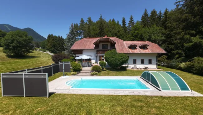 Wohnen mit Weitblick – Einfamilienhaus mit Pool und herrlichem Garten in ruhiger Sonnenlage - Titelbild