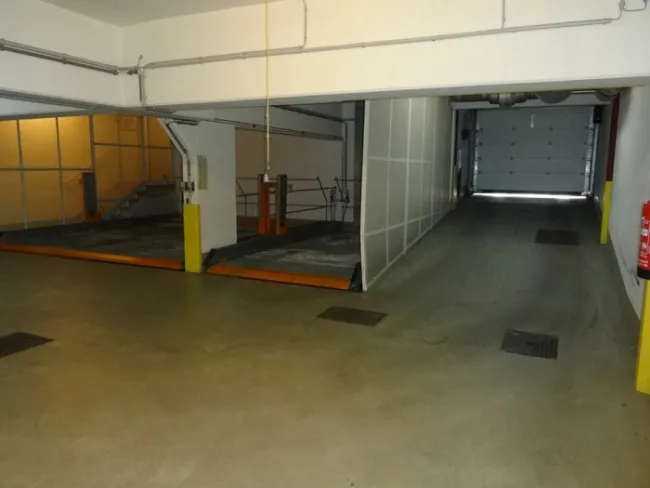 Günstige Garagenstellplätze zu vermieten! Ottakringer Straße 163. - Titelbild