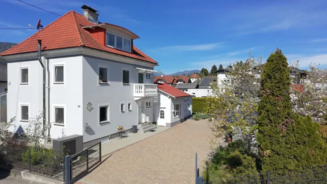 Charmantes Einfamilienhaus mit Wintergarten, Einliegerwohnung und großzügigem Raumangebot - Titelbild