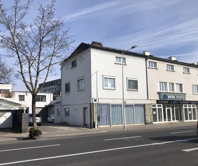 Haus mit großem Gewerbeanteil (Werkstatt/Geschäftslokal) im Zentrum von Wels - Bild