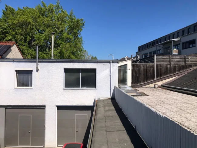 Haus mit großem Gewerbeanteil (Werkstatt/Geschäftslokal) im Zentrum von Wels - Bild