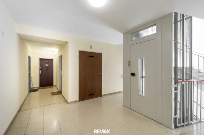 Stiegenhaus mit Lift Wohnung 1070 Wien