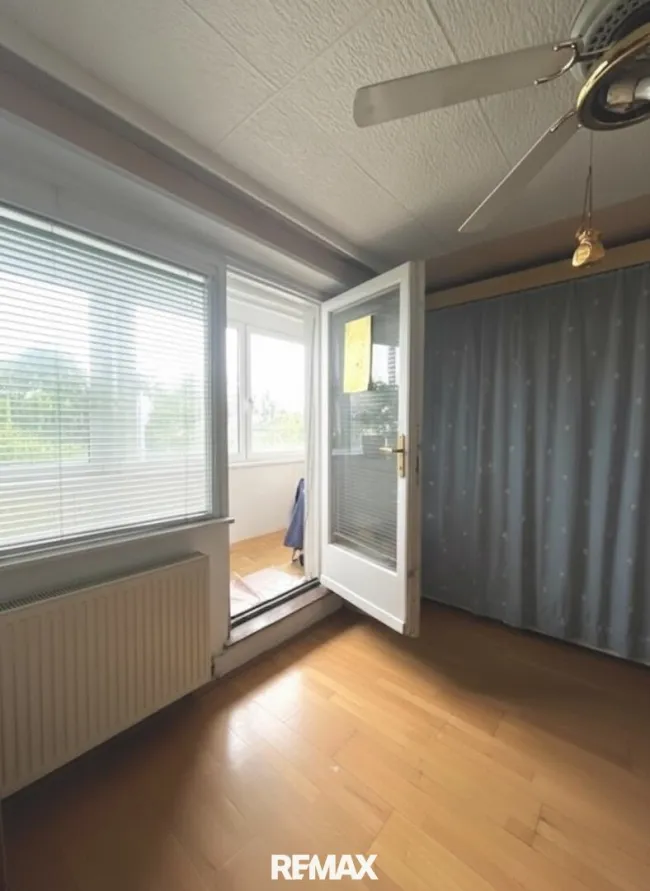 3-Zimmer-Wohnung mit Loggia – Sanierungsobjekt mit Potenzial - Bild