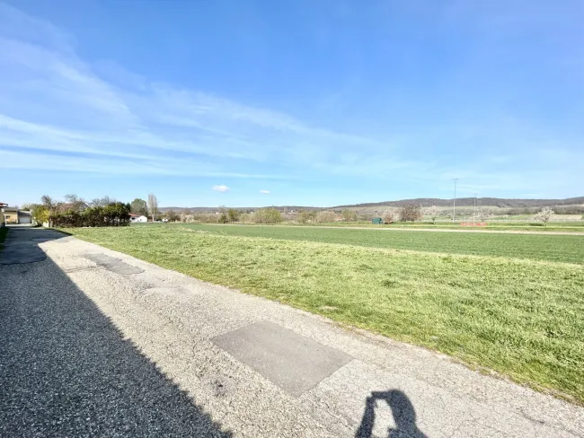Bauträgergrundstück in Winden am See mit Bebauungstudie - Bild