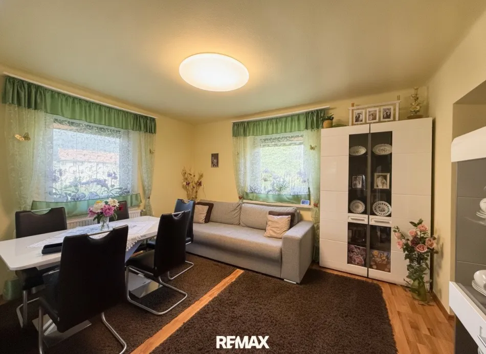 Frisch renoviert! Helle 3-Zimmer-Wohnung mit neuem Bad, neuer Elektrik, moderner Küche & Grünblick in Kapfenberg - Titelbild