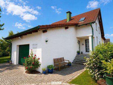 *** Ein Wohntraum mit Urlaubsgefühl: Traumhaft gepflegtes Einfamilienhaus mit Pool, Gartenidylle, Specksteinofen, Wasser-Wasserwärmepumpe mit Fußbodenheizung in Top-Lage ***