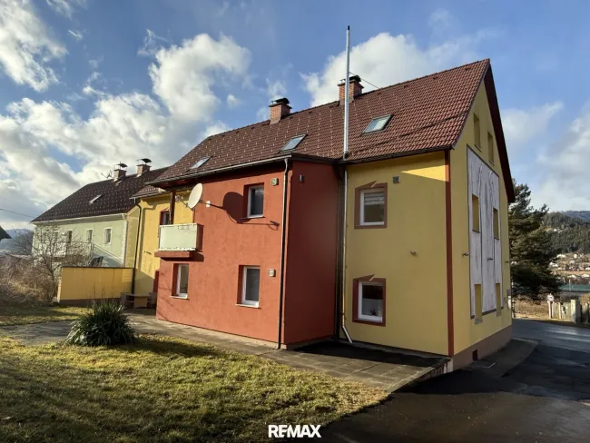 *** Top kernsaniertes 439m² Zinshaus mit Nebengebäude in Kindberg – 4 Einheiten incl. Carports, voll vermietet, starke Renditechance! *** - Titelbild