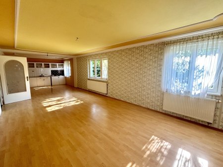 Einfamilienhaus in Ruhiger, Zentraler Lage mit Weitblick in Neusiedl am See