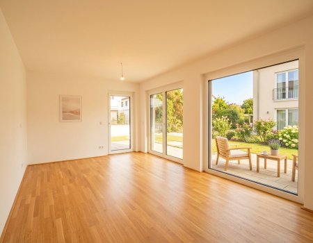 Erstbezug am Mühlwasser – 3-Zimmer-Gartenwohnung mit ca. 105 m² Freifläche und großem Eigengarten