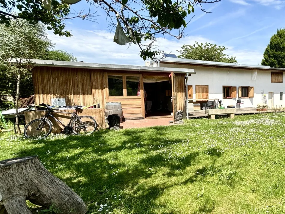 Großzügiges Baugrundstück mit kompakter Wohneinheit in Neusiedl am See - Titelbild