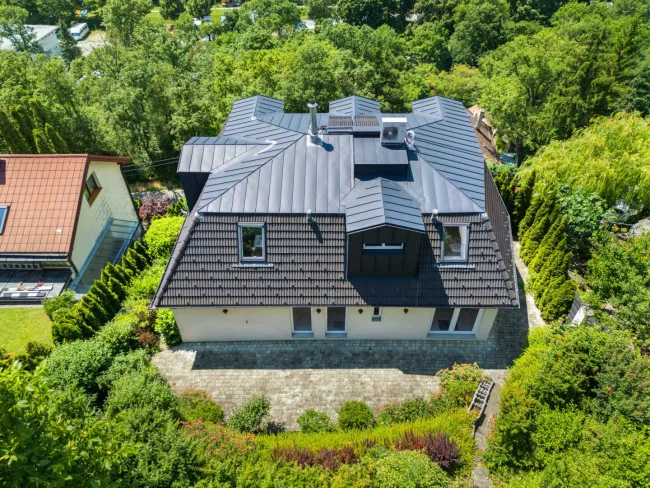 Blick über den rückwärtigen Gartenbereich