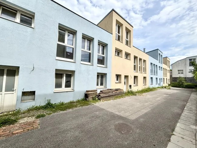 Reihenhausanlage in Seenähe in Weiden / See– 5 Einheiten mit Dachterrassen – Fertigstellung eines Bestandobjekts - Titelbild