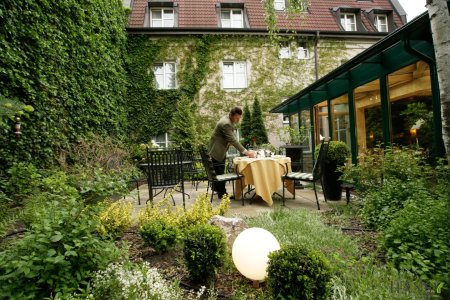 TOP Hotel in Guntramsdorf – 35 Zimmer, modernisiert, großer Garten, 1105 m² Fläche!