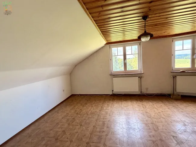 Mansarde großes Zimmer