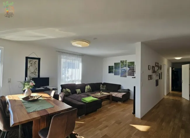 Sonnige 4- Zimmer Familienwohnung, zentral und ruhig - Bild