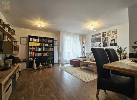 Hochwertig sanierte, sehr ruhige 3-Zimmer Wohnung in gepflegter Anlage