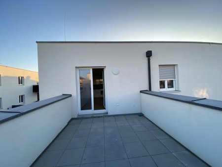 3 Zimmer Wohnung mit Dachterrasse inkl. Stellplatz und Komplettküche