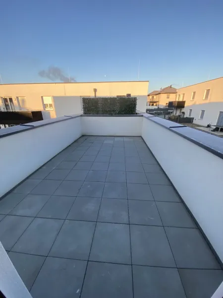 3 Zimmer Wohnung mit Dachterrasse inkl. Stellplatz und Komplettküche