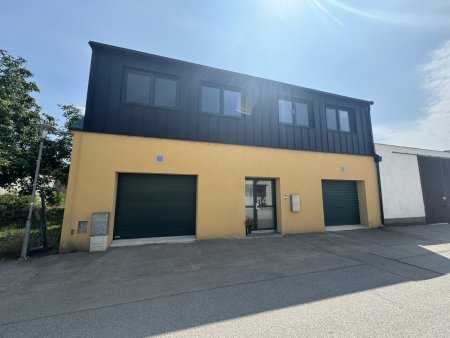 Miethaus mit 2 neuwertigen Wohnungen im OG und 2 großen Garagen sowie Abstellräumen ebenerdig