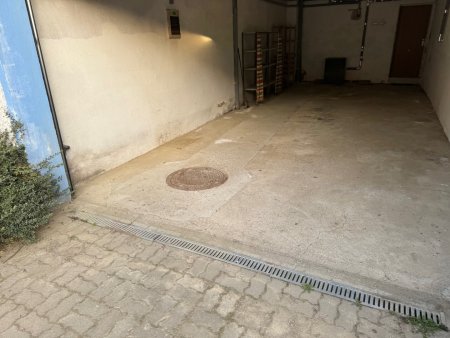 große Einzelgarage/Lager für private Zwecke in Rust im Tullnerfeld