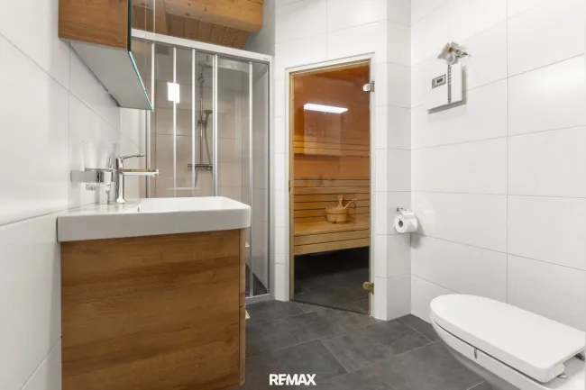 Badezimmer mit Sauna EG