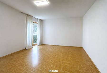 Zimmer (ausgeräumt mit KI)